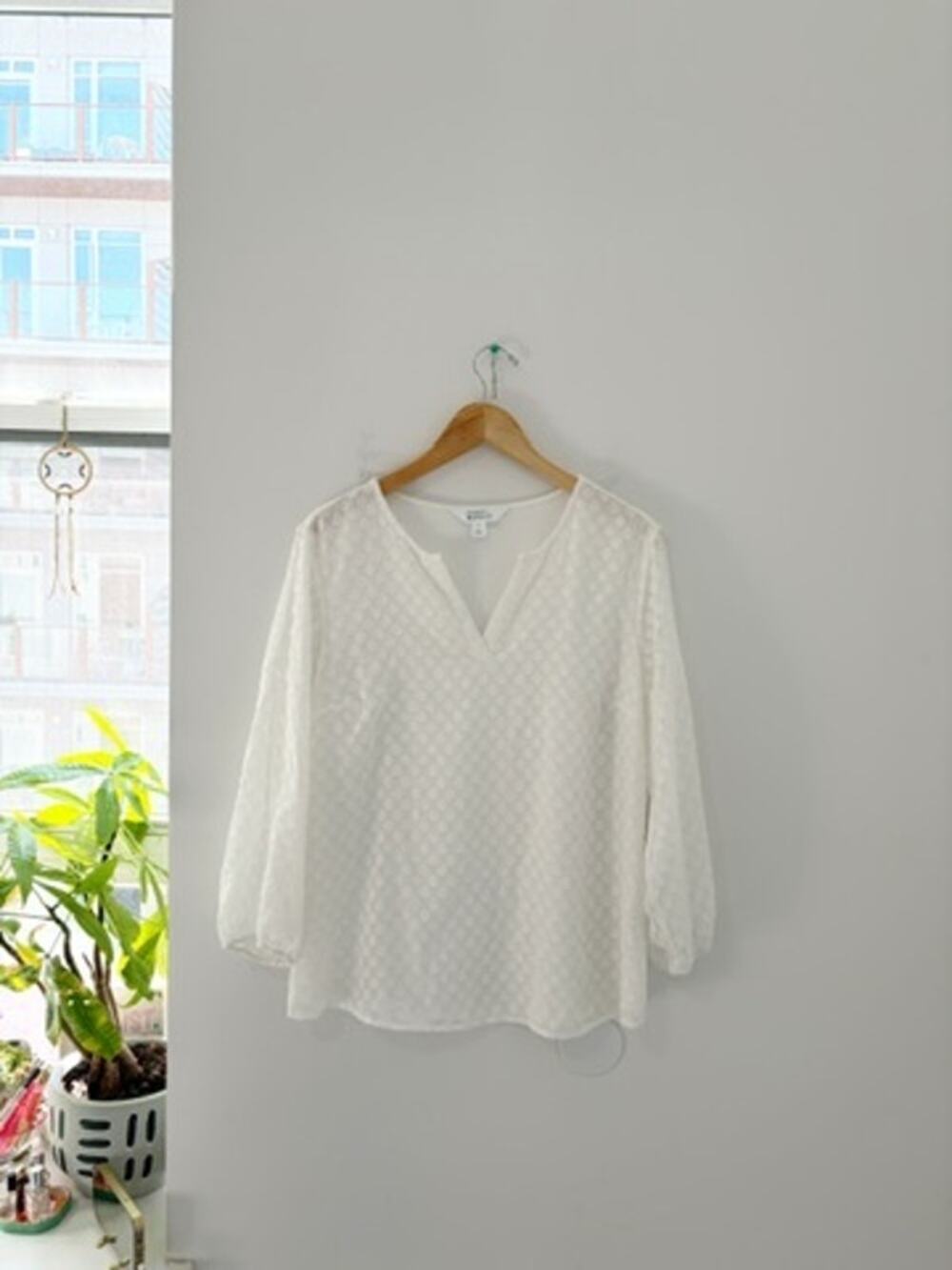 Market & Spruce White Textured Long Sleeve Overlay Blouse Size Large